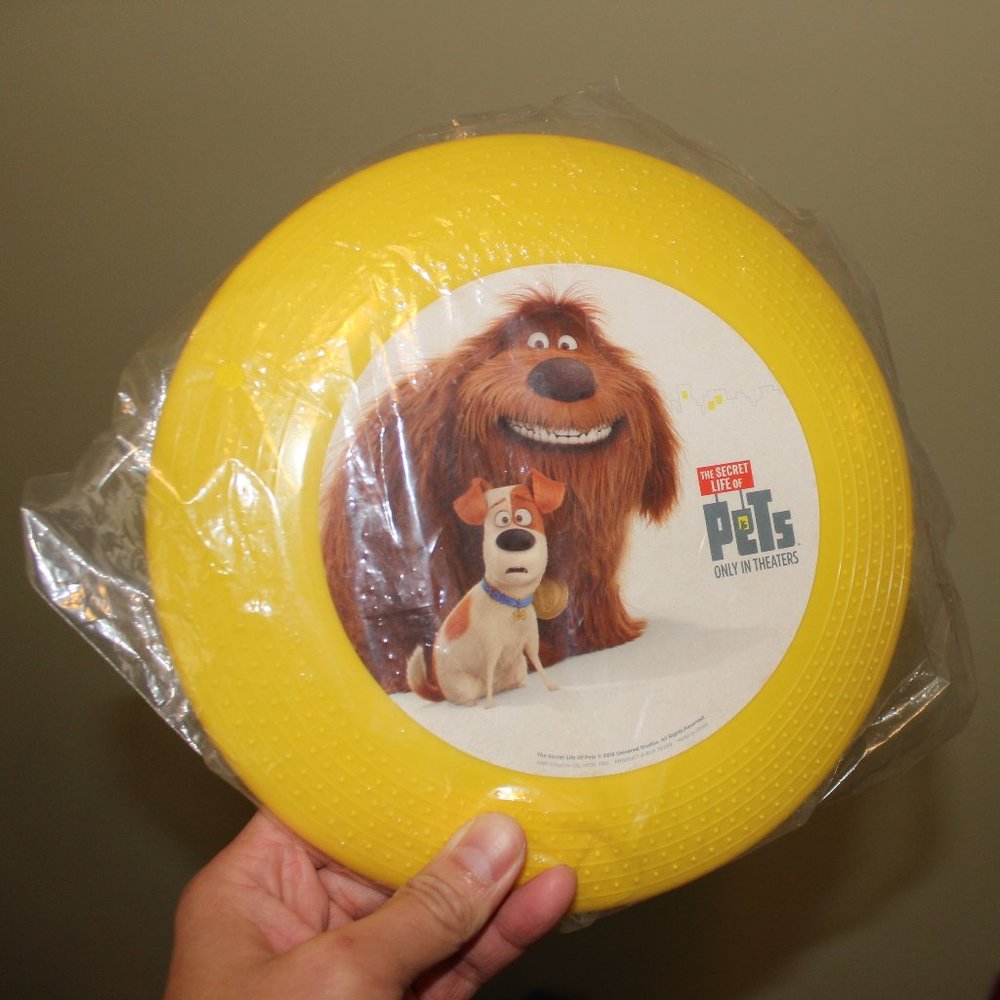 FREE WITH ANY BUY❤️new The Secret Life of Pets 2016 large Frisbee movie promo